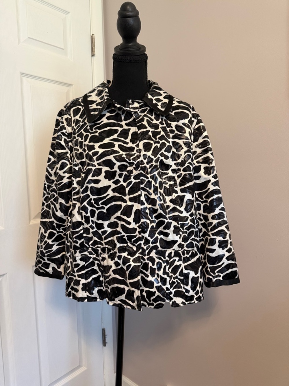 Black & White Shimmer Animal Print Women's Jacket